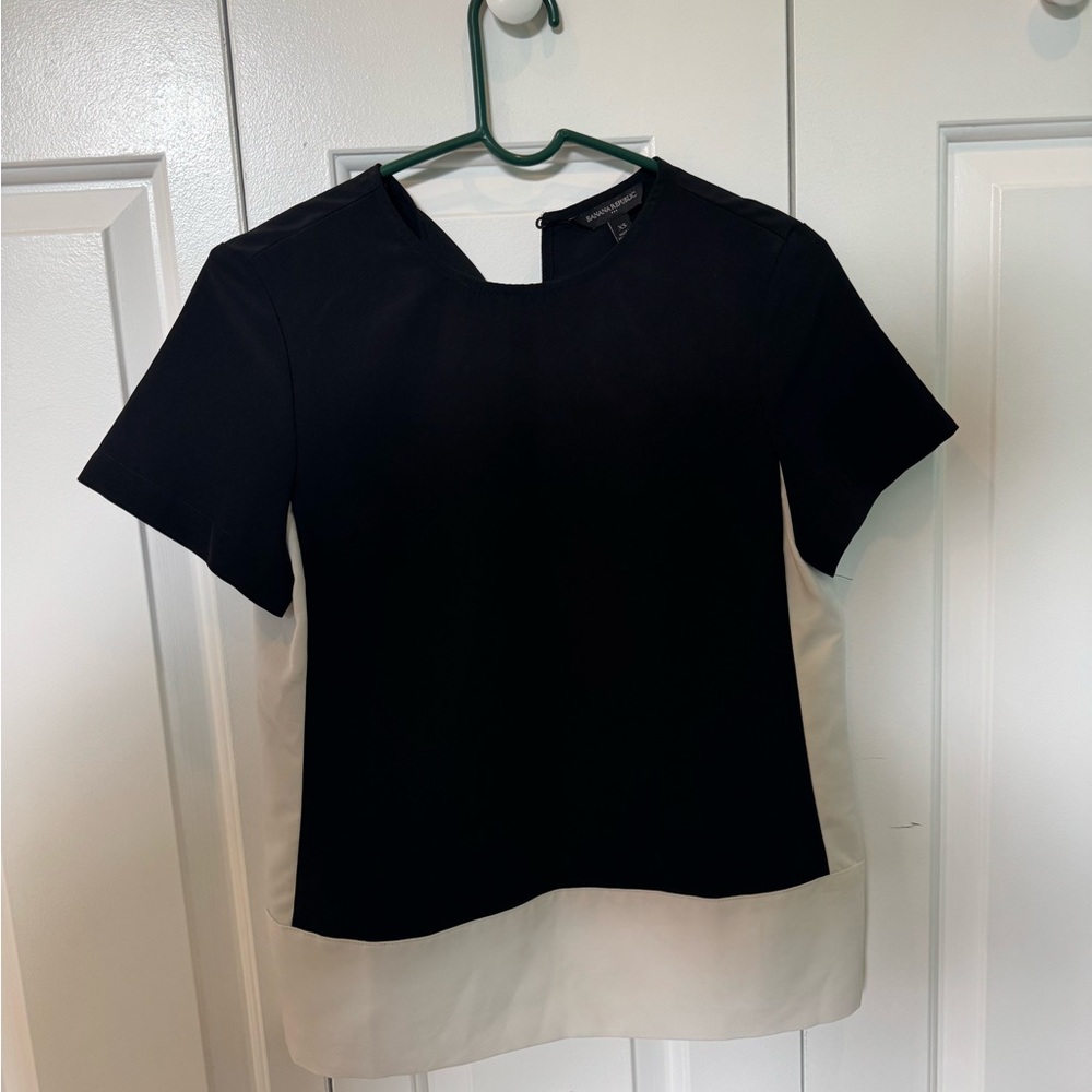 Banana Republic Black and Cream Short Sleeve Top